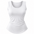 Camiseta blanca de tirantes sobre fondo blanco